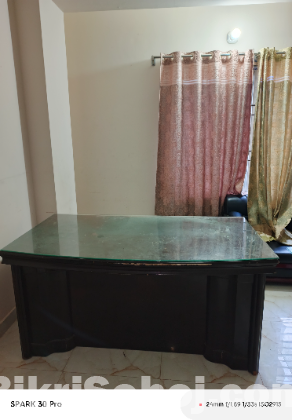 সেক্রেটারি টেবিল